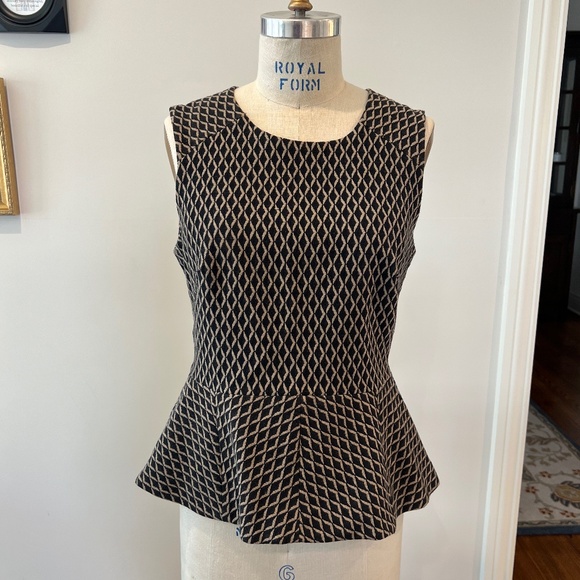 Vince Camuto Sleevless Dressy Black Geometric Top - Picture 1 of 5